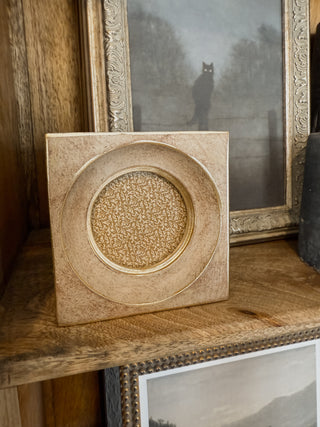 Round View Photo Frame