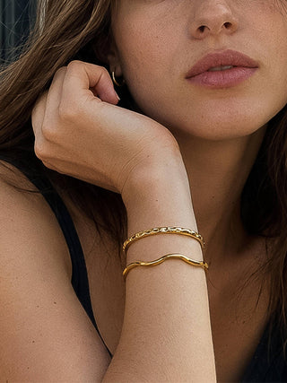 Emerson 18K Gold Hammered Bangle Bracelet