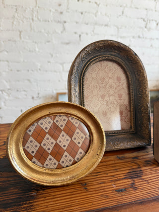 Antiqued Petite Oval Photo Frame
