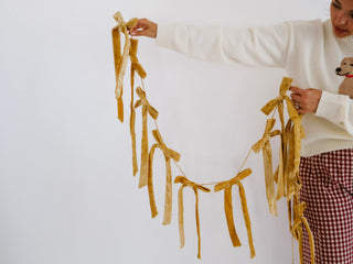 Velvet Bow Chain Garland