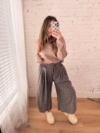 The Emma Pullover Sweater - Coffee