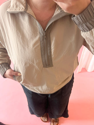Sporty Contrast Pullover - Tan