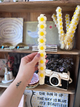 Daisy Taper Candle Single