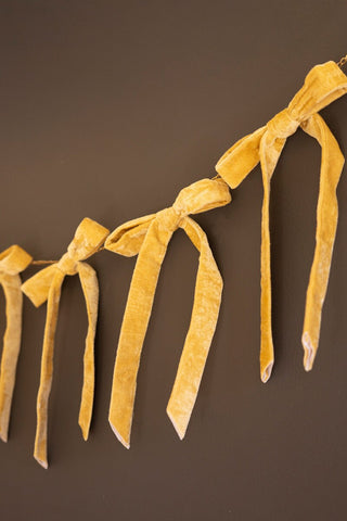 Velvet Bow Chain Garland