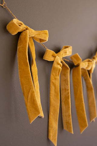 Velvet Bow Chain Garland