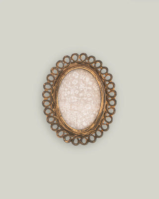 Scalloped Oval Photo Frame