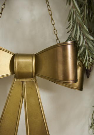 Antiqued Bow Hanger