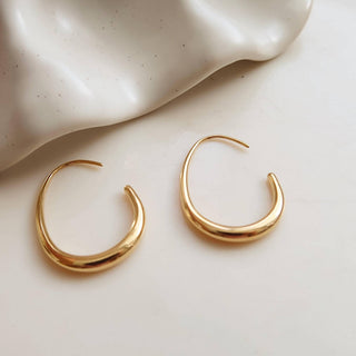 The Rowan Curve Hoop Earrings